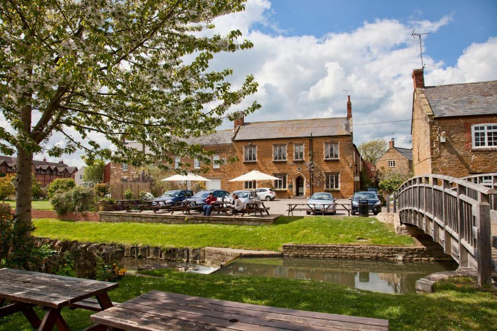 The Nevill Arms Hotel Medbourne ภายนอก รูปภาพ